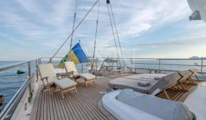 Charter Sailing Yacht 