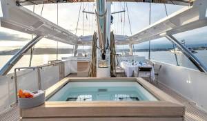 Charter Sailing Yacht 