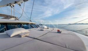 Charter Sailing Yacht 