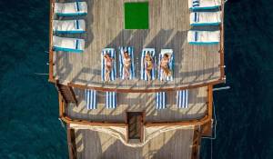 Charter Sailing Yacht 