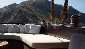 Charter Sailing Yacht 