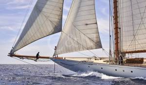 Charter Sailing Yacht 