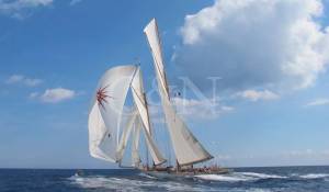 Charter Sailing Yacht 