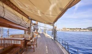 Charter Sailing Yacht 