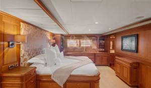 Charter Sailing Yacht 