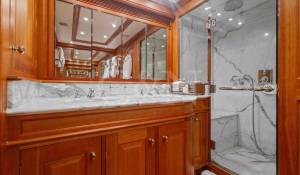 Charter Sailing Yacht 