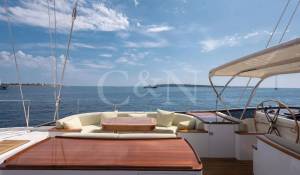 Charter Sailing Yacht 