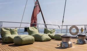 Charter Sailing Yacht 