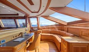 Charter Sailing Yacht 