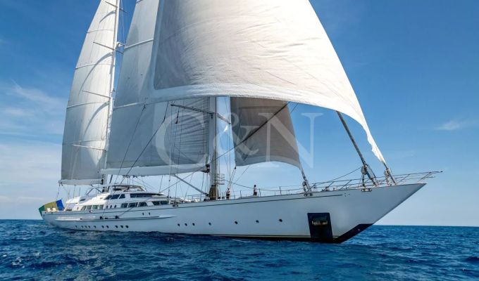 Charter Sailing Yacht 