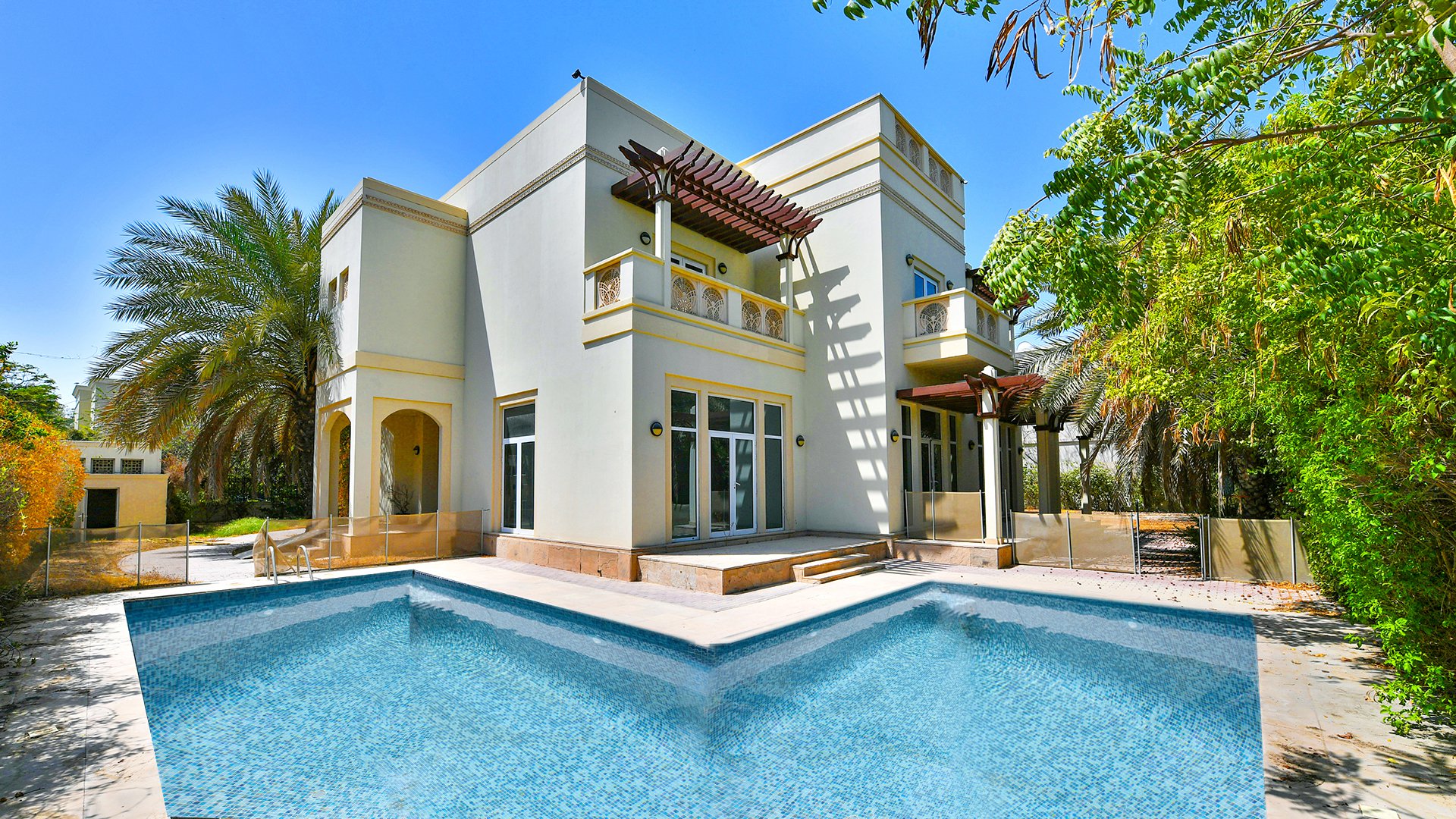 The Most Luxury Emirates Hills Villas Offers The True Taste Of Dubai ...