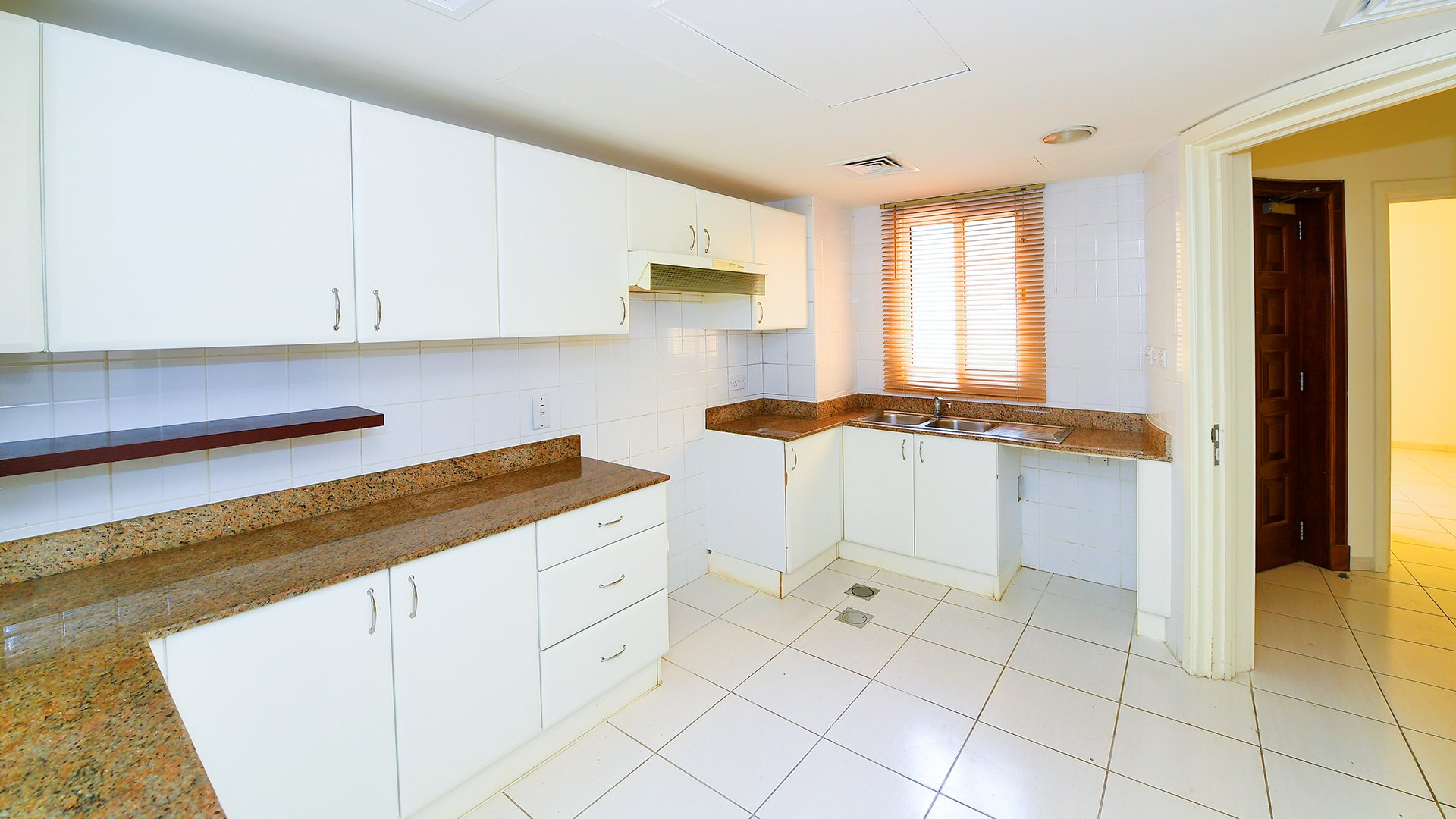 Ad Rental Villa The Lakes Forat refL0053DU