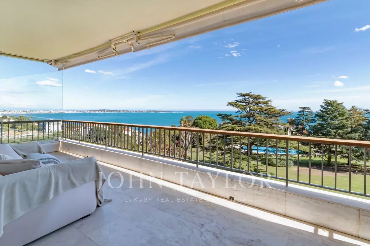 Appartement dans résidence iconique vue mer — Cannes, Californie
