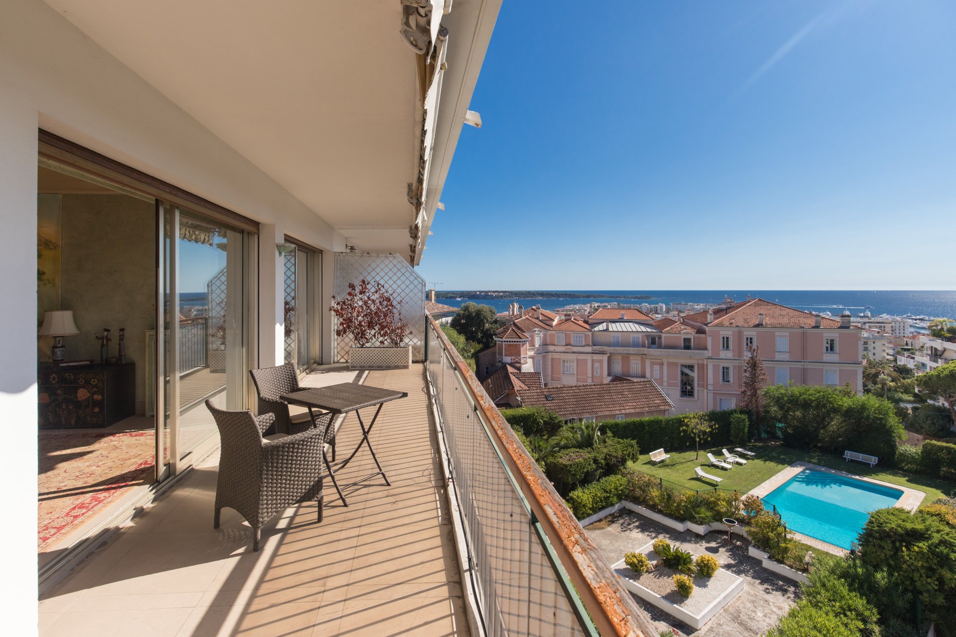 Ad Sale Apartment Cannes Basse Californie (06400), 4 Rooms refV4974CA