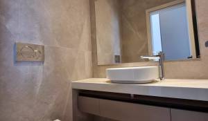 Sale Apartment Parekklisia