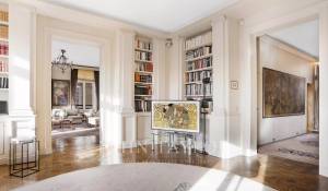Sale Apartment Paris 1er