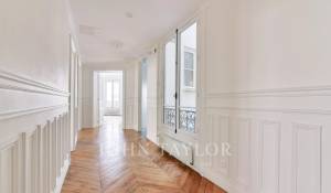 Sale Apartment Paris 1er