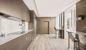 Sale Apartment Paris 1er