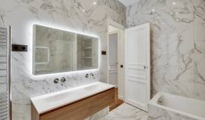 Sale Apartment Paris 8ème