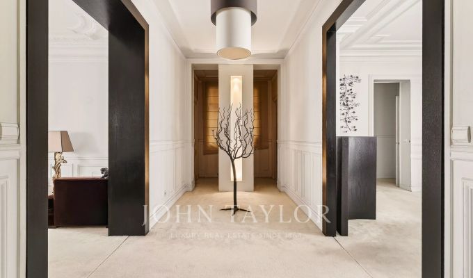 Sale Apartment Paris 8ème