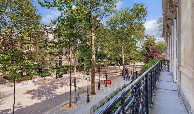 Sale Apartment Paris 8ème