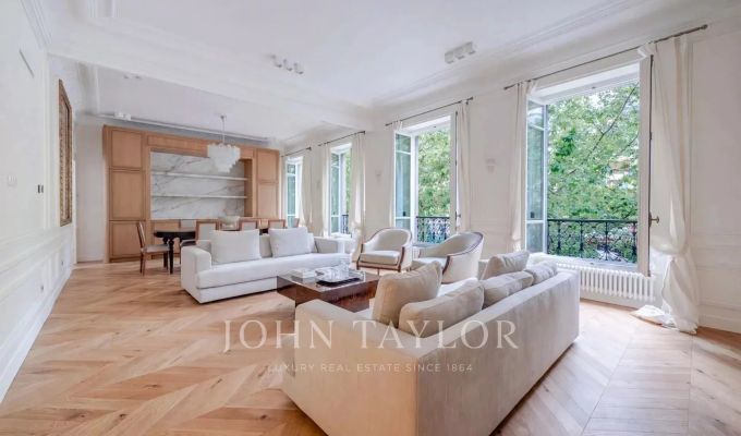 Sale Apartment Paris 8ème