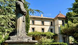 Sale Castle Gordes