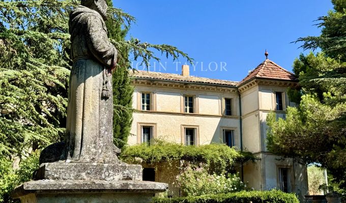 Sale Castle Gordes