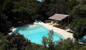 Sale Castle Marseille 9ème