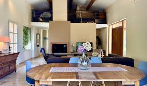 Sale Castle Saint-Saturnin-lès-Apt