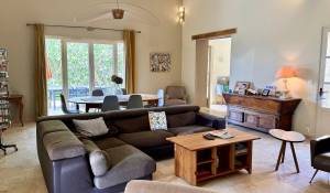 Sale Castle Saint-Saturnin-lès-Apt