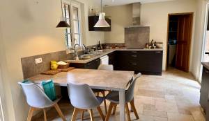 Sale Castle Saint-Saturnin-lès-Apt