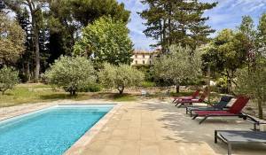 Sale Castle Saint-Saturnin-lès-Apt