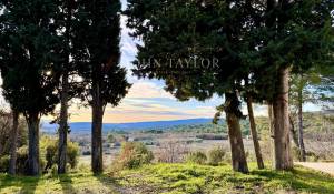 Sale Castle Saint-Saturnin-lès-Apt