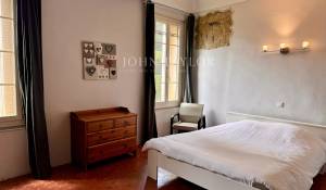 Sale Castle Saint-Saturnin-lès-Apt