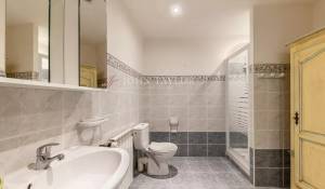 Sale Farm Saint-Saturnin-lès-Apt