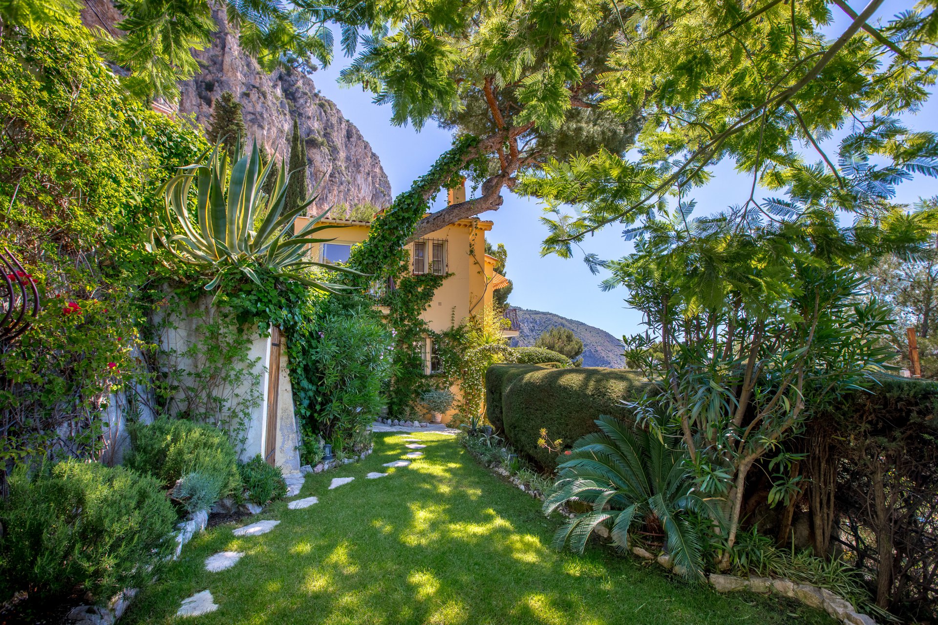 Ad Sale House Èze Bord de Mer (06360), 4 Rooms refV0986SJ