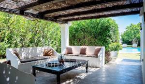 Sale House La Caleta
