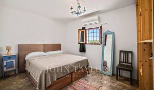 Sale House La Caleta