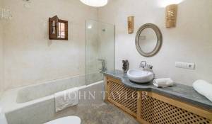 Sale House La Caleta