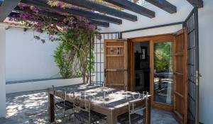 Sale House La Caleta