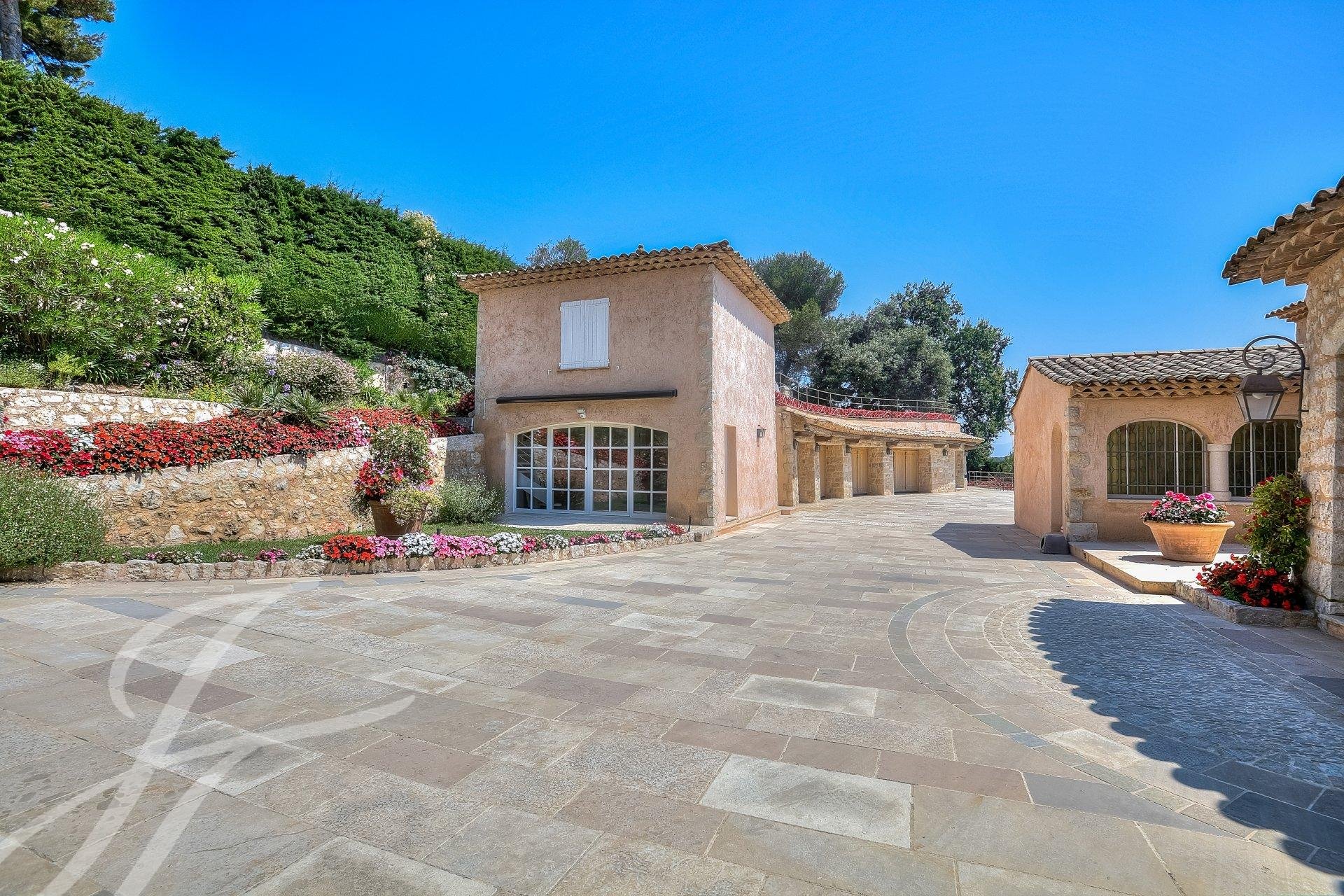 Ad Sale House La CollesurLoup (06480), 14.0 Rooms refV1241CO