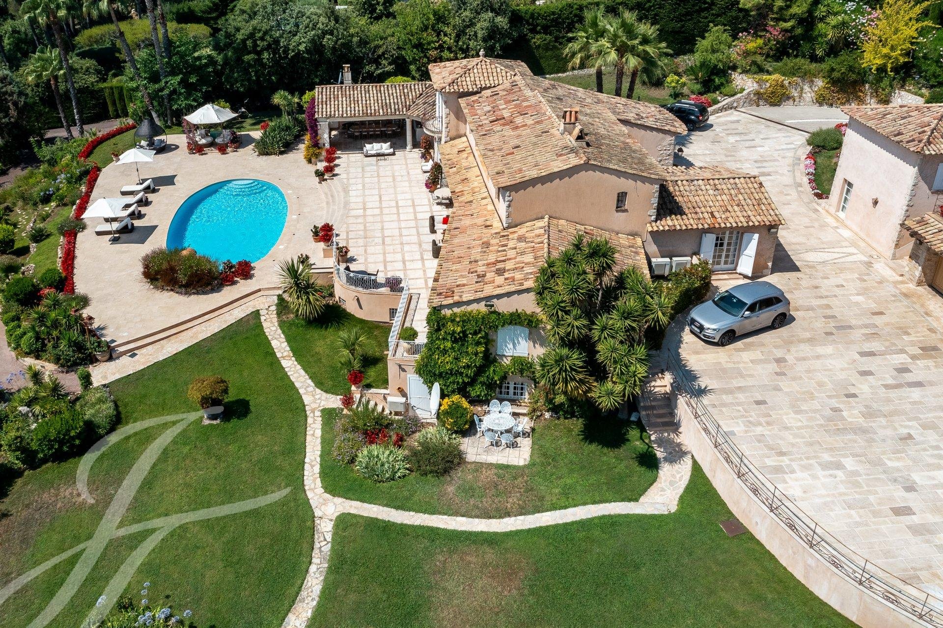 Ad Sale House La CollesurLoup (06480), 14.0 Rooms refV1241CO