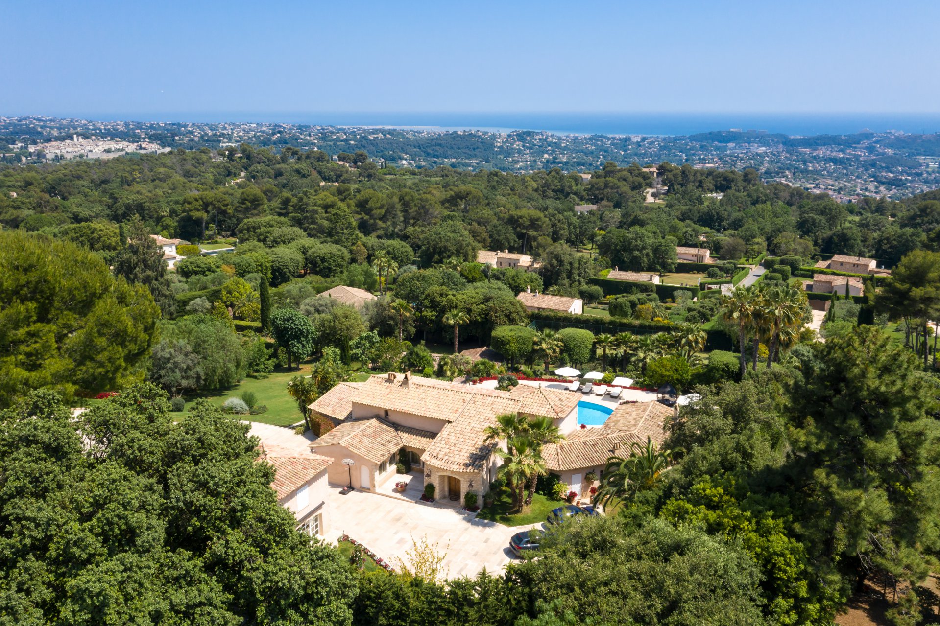 Ad Sale House La CollesurLoup (06480), 14.0 Rooms refV1241CO