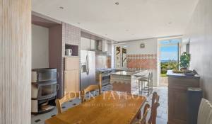 Sale House Roussillon