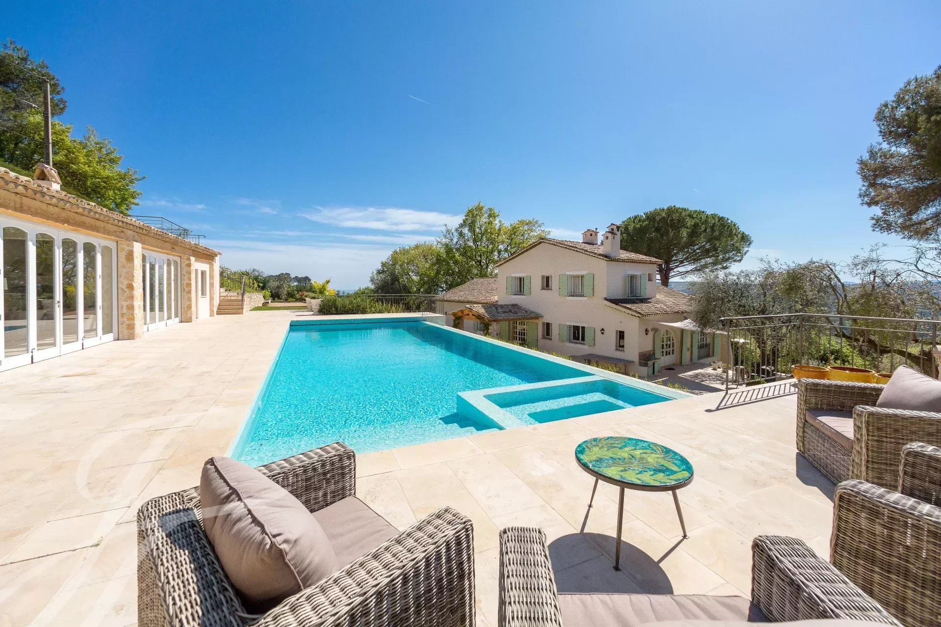 Ad Sale House SaintPauldeVence (06570), 10 Rooms refV2595CO