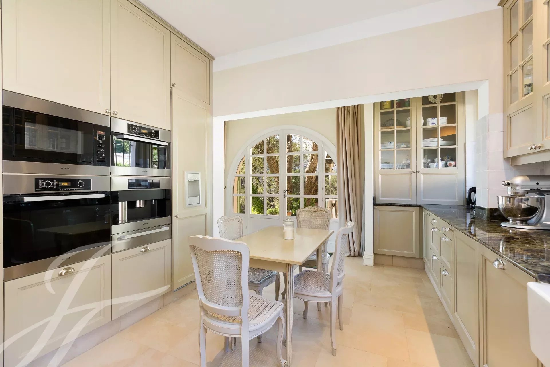 Ad Sale House SaintPauldeVence (06570), 10 Rooms refV2595CO