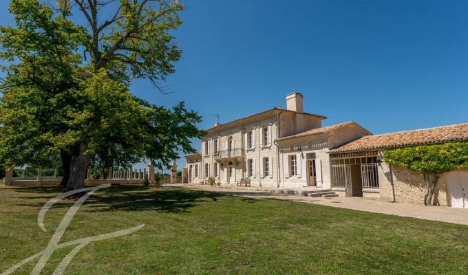 Sale Manor house Bordeaux