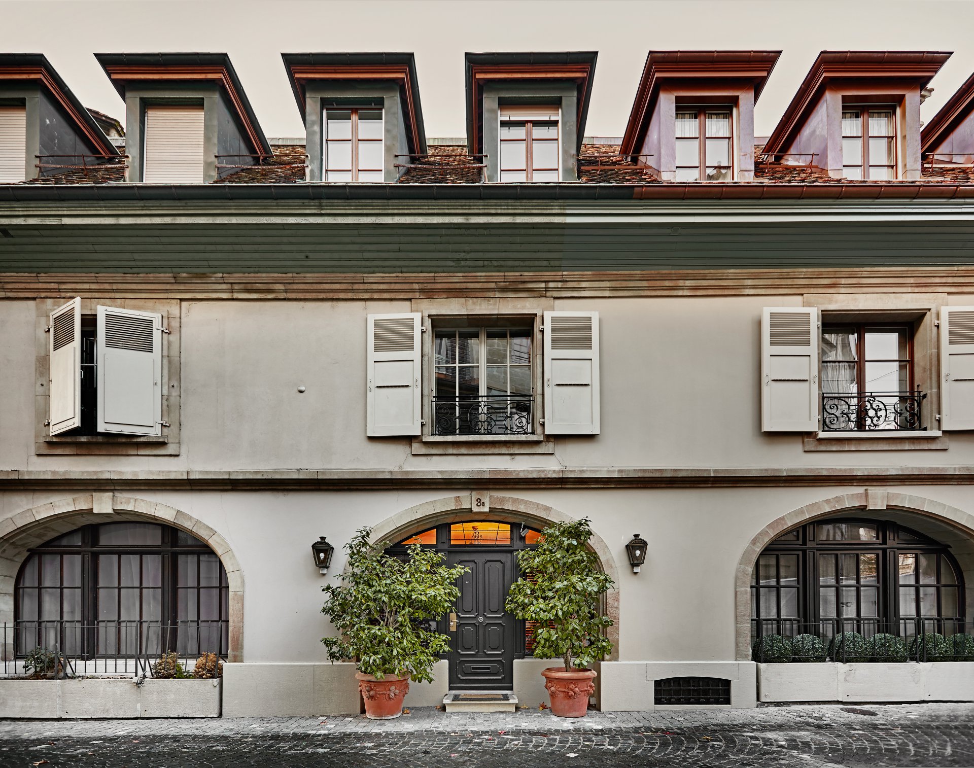 Ad Sale Mansion Genève Citécentre (1204), 8 Rooms refV0374GE