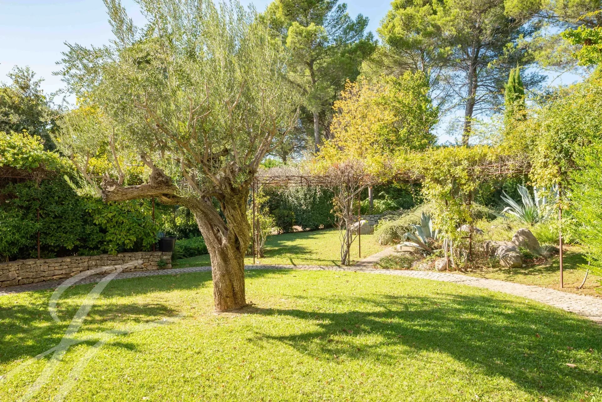 Ad Sale Property AixenProvence (13100), 7.0 Rooms refV2201AP